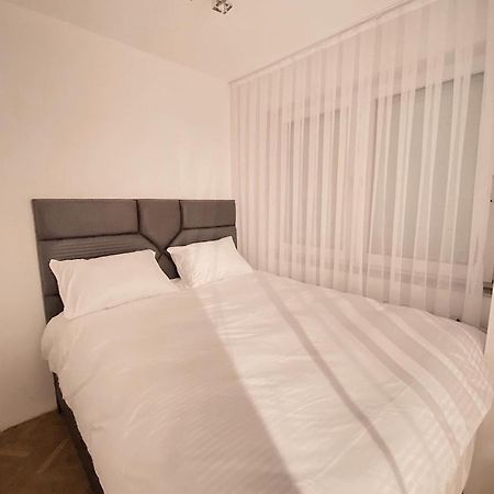 Diamond Apartment Prishtina 2 พริสตีนา ภายนอก รูปภาพ